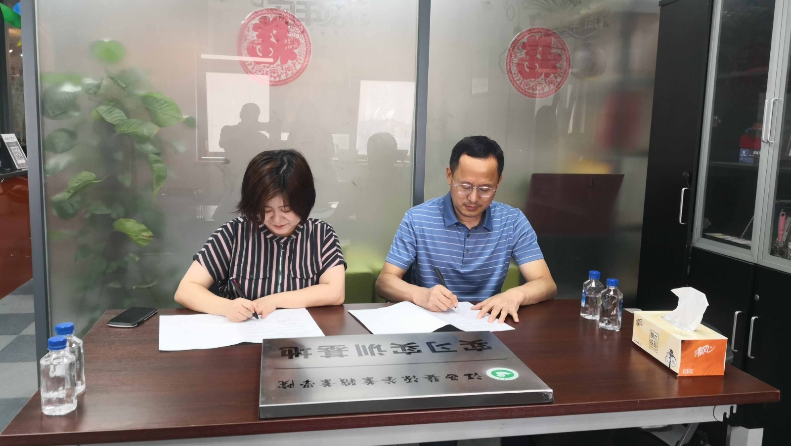 汪漢新書記帶隊江西婺源茶業職業杏盛校領導集中走訪企業